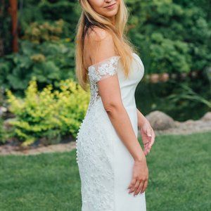 Pronovia Barcelona Wedding Dress. Size 12. White - Ivory